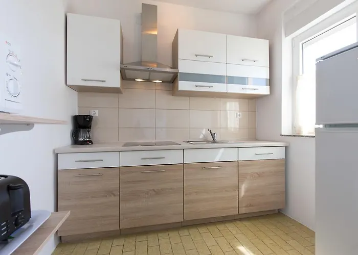 Andrea V Lägenhet Krk Town